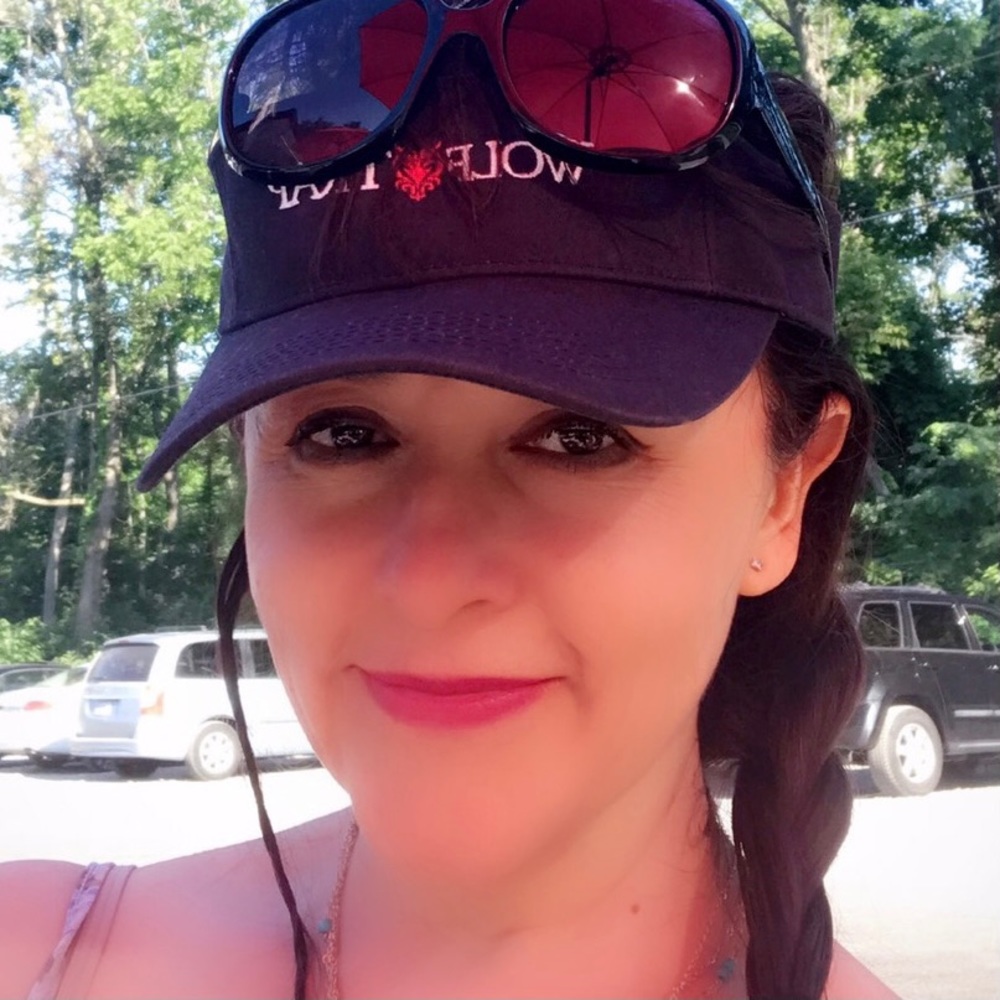 Meet your Posher, Claudia